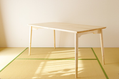無垢材のダイニングテーブル
