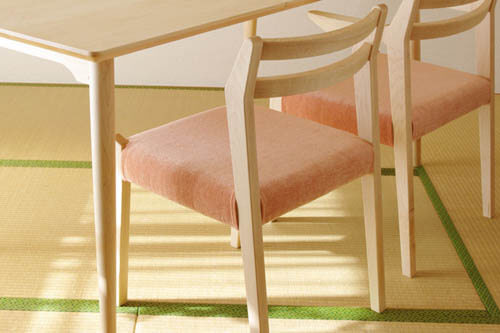 ianhono furnitureの無垢材椅子