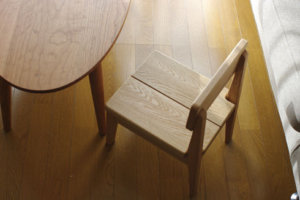 神奈川の無垢材家具　子供椅子