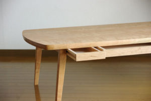チェリー材のローテーブルテーブル