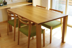 inahono furnitureのテーブル