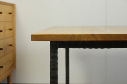 鉄脚のナラ材テーブル